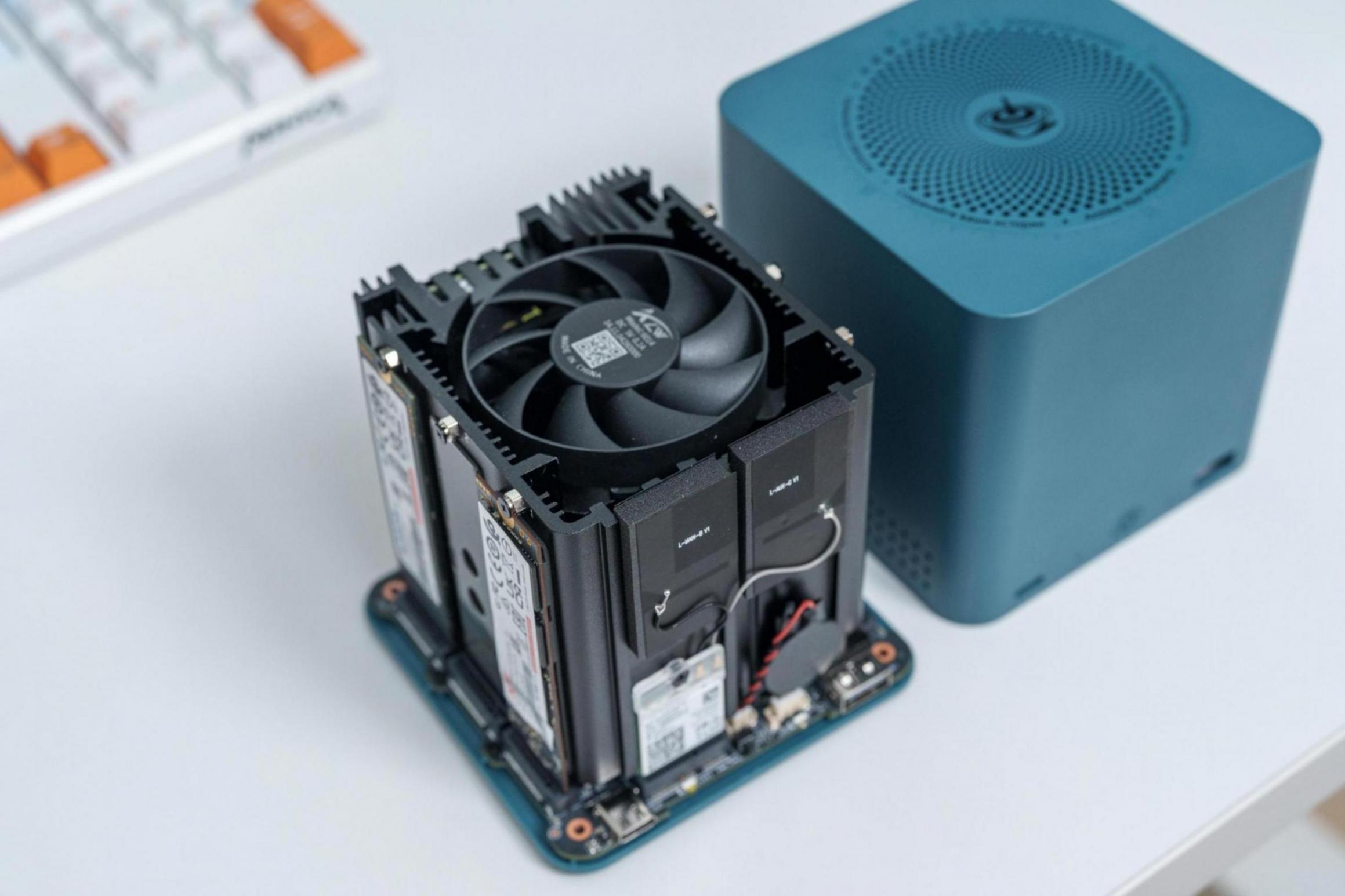 是mini主机更是全闪nas,零刻 ME mini 6盘mini主机上手体验